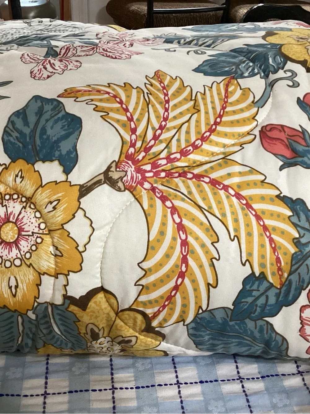 Lush Decor Floral Comforter in Cream, Teal & yellow.